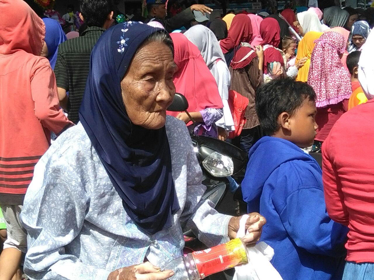 Nenek Pahlawan Ini Sedih Lihat Karnaval di Pamekasan