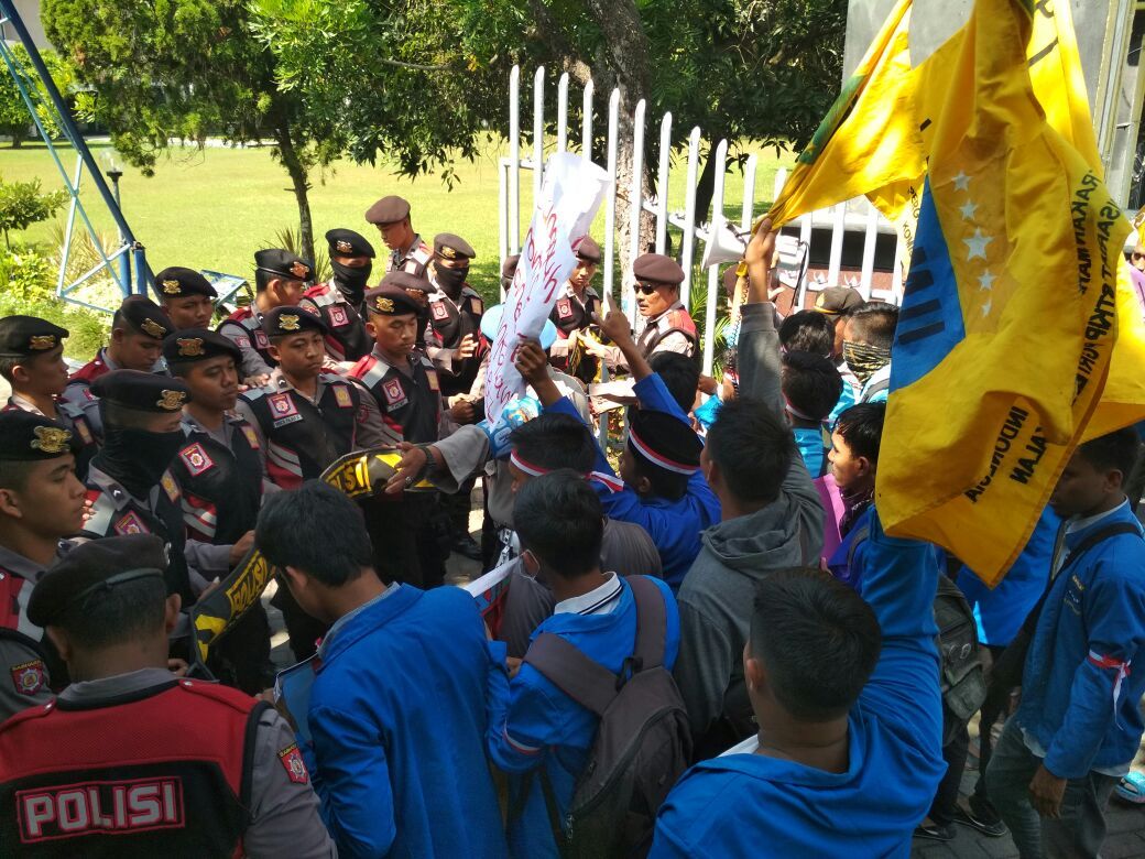 PMII Demo Pemkab dan DPRD
