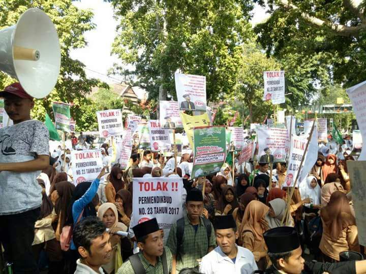 Ribuan Santri NTB tolak Full Day School