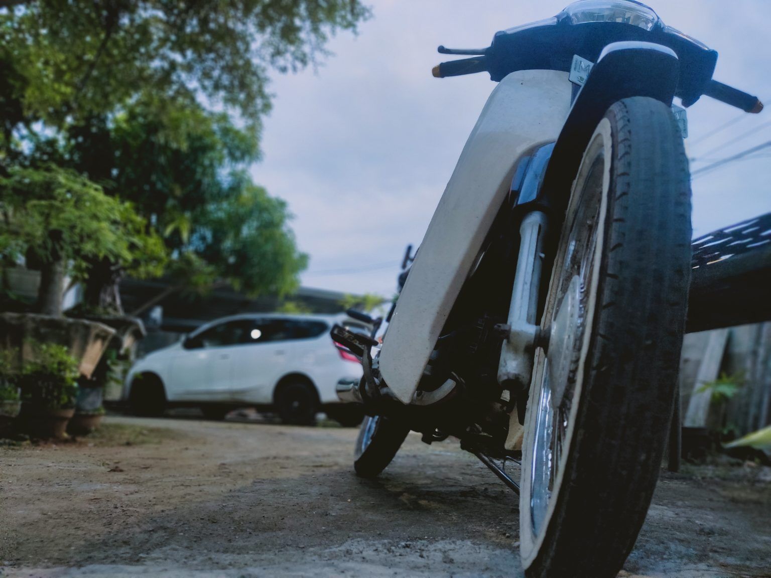 Kecelakaan Maut di Surabaya, Dua Pemuda Asal Pamekasan Tewas Usai Motor Tabrak Trotoar