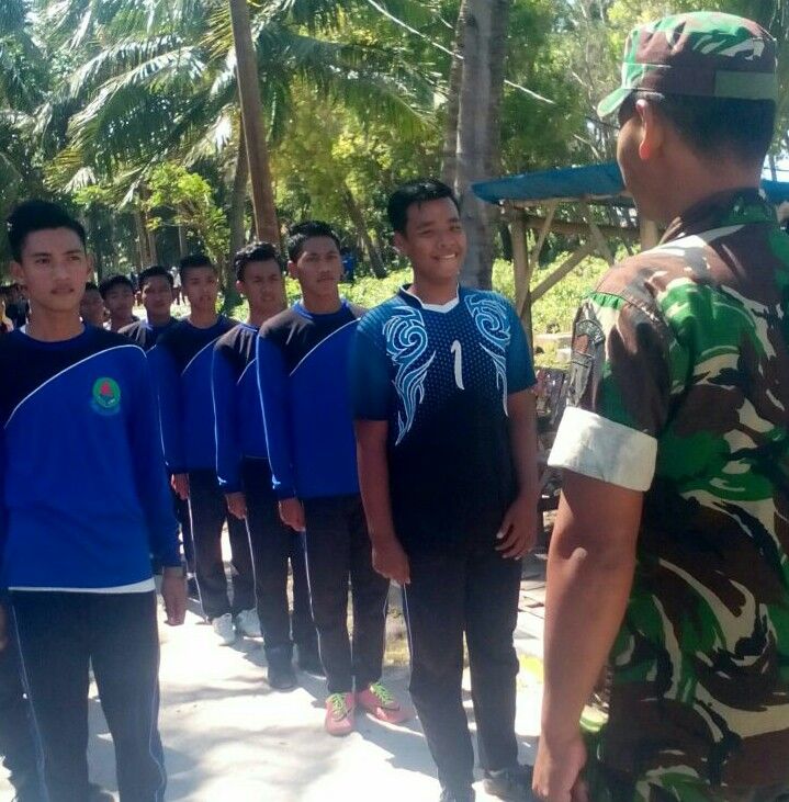 Babinsa Masalembu Turun ke Sekolah, Ini Yang dilakukan