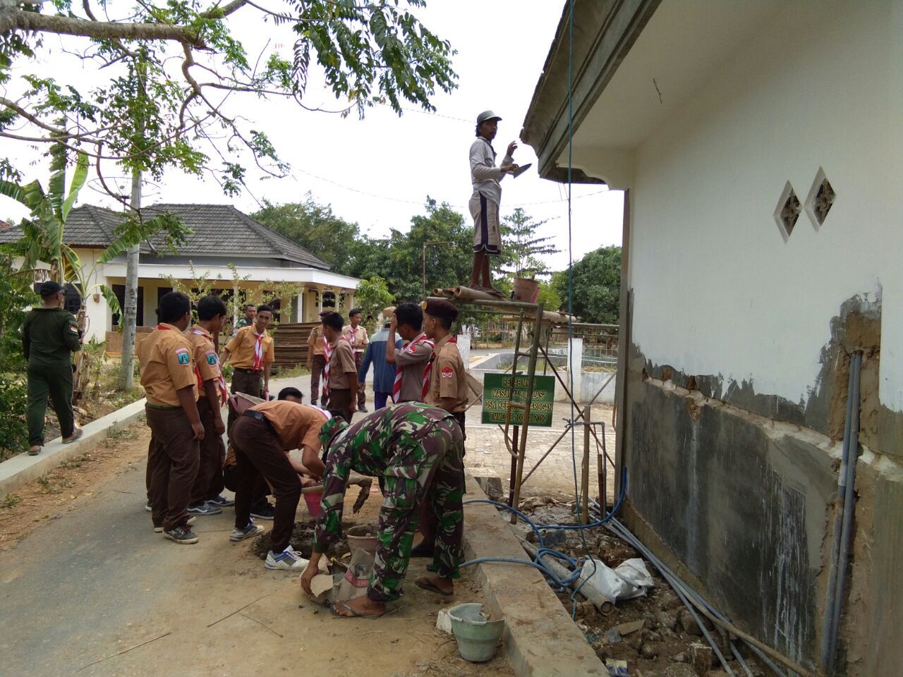 Satgas TMMD Ke – 100 Tarogan Kebut Renovasi Masjid