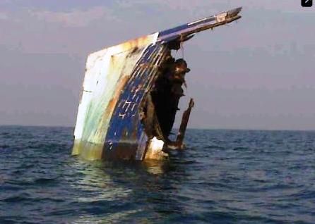 Perahu Baru Seharga Rp 100 Juta Dihantam Gelombang