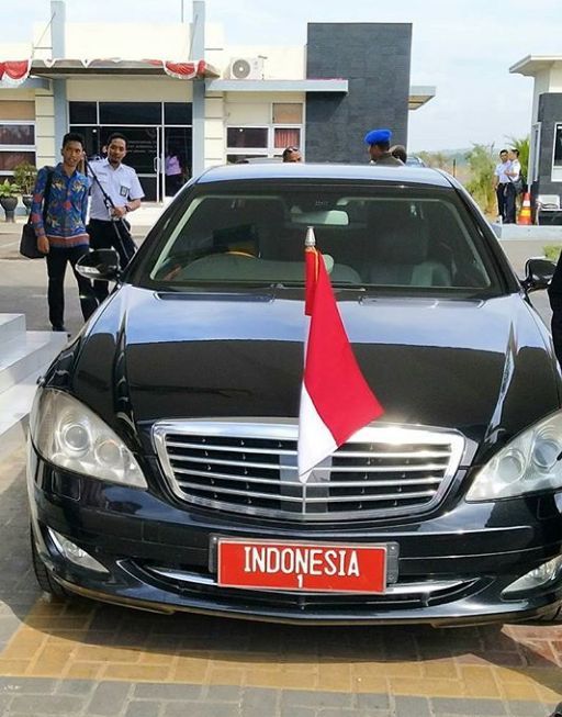 Bupati Busyro Jemput Presiden di Bandara