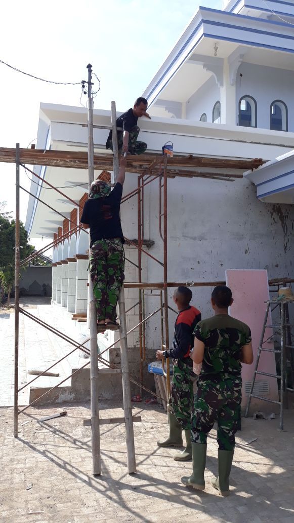 Satgas TMMD Kodim 0827 Sumenep Kebut Pembangunan Tandon Air dan Renovasi Masjid ‎