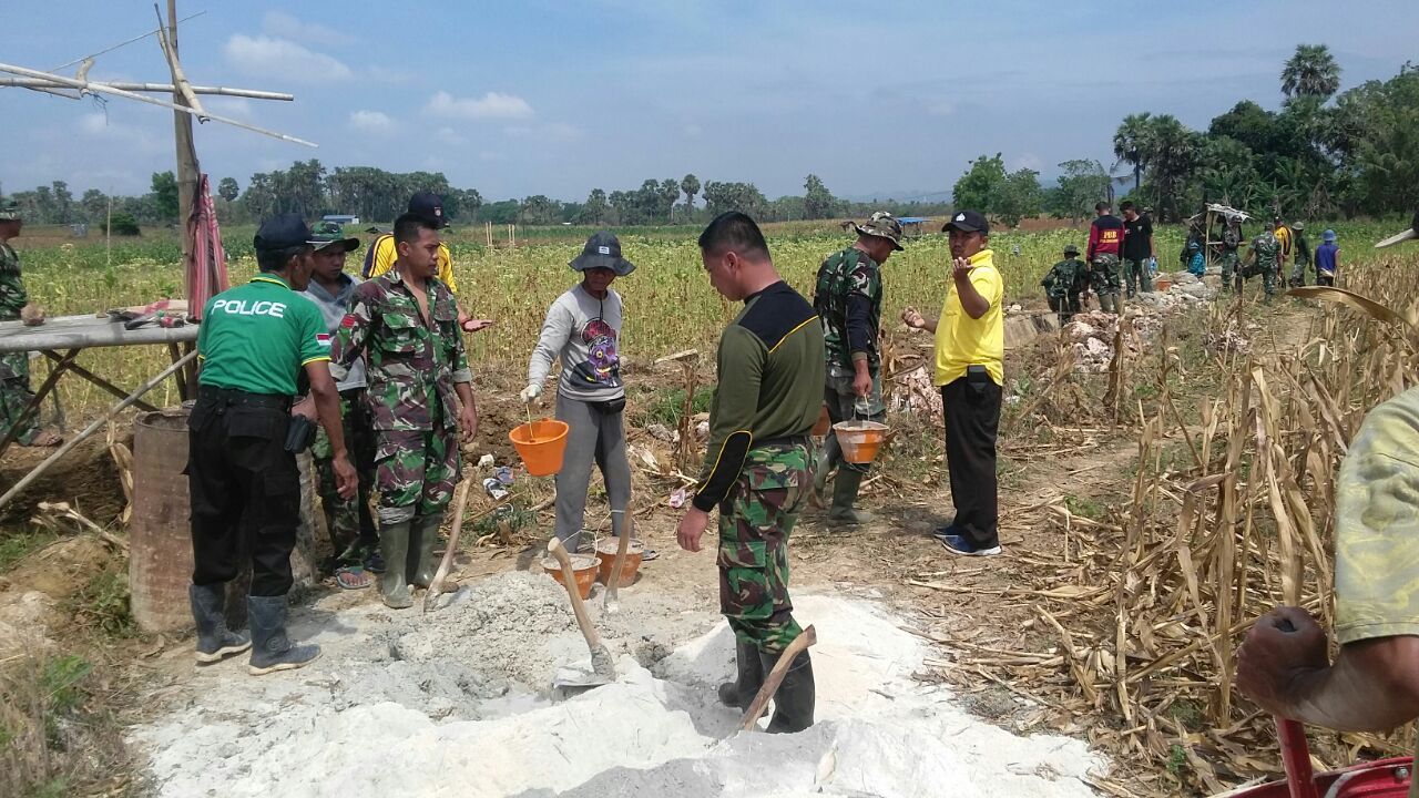 Demi Rakyat, Satgas TMMD 100 Melawan Terik Matahari