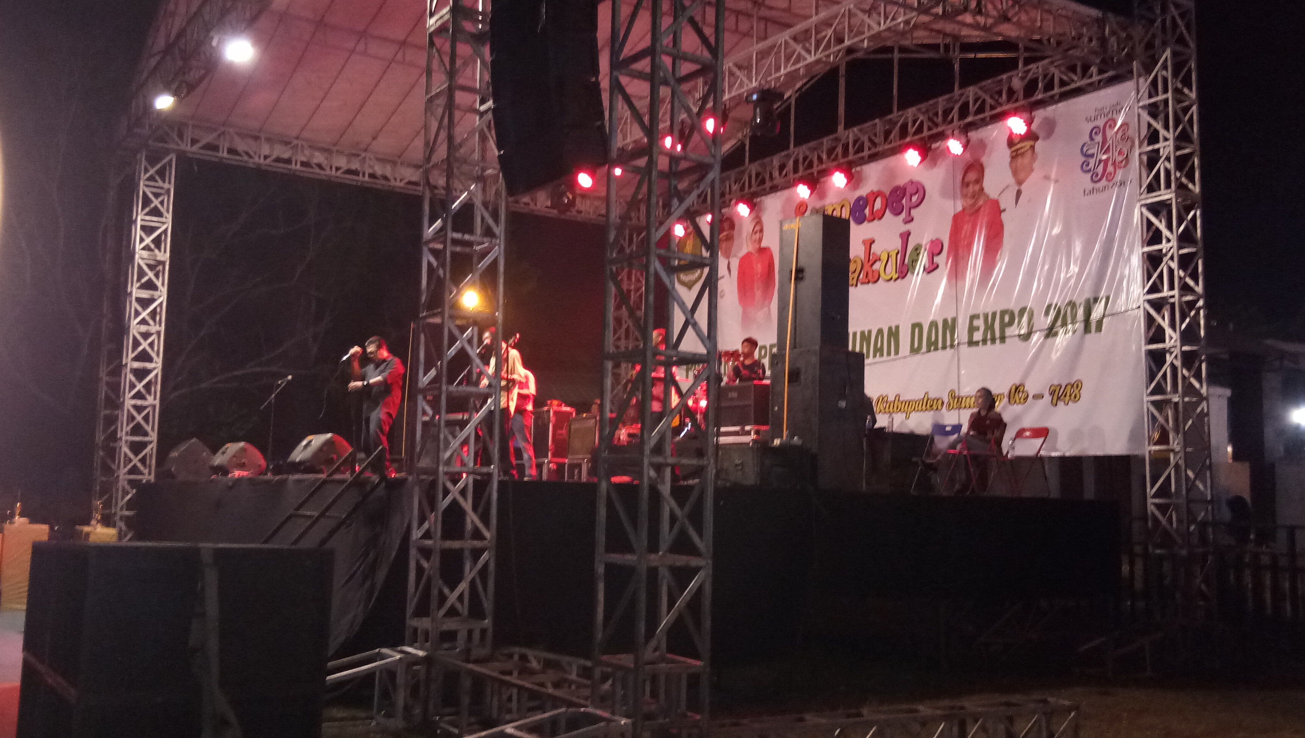 Konser Tunggal Encung Hariyadi Sedot Ribuan Pengunjung Malam Ini