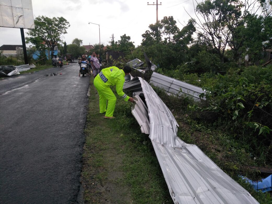 Palak Taon Geledah Puluhan Rumah Di Sumenep