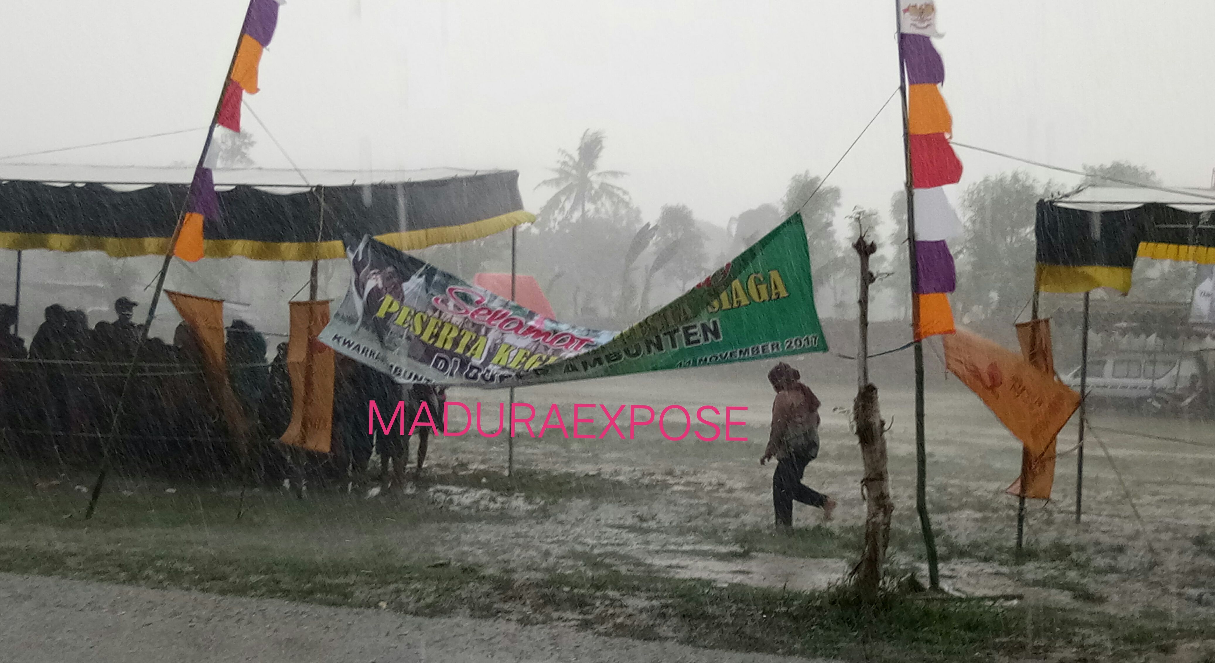 Diterjang Hujan dan angin Kencang,Pesta Siaga Ambunten Brantakan