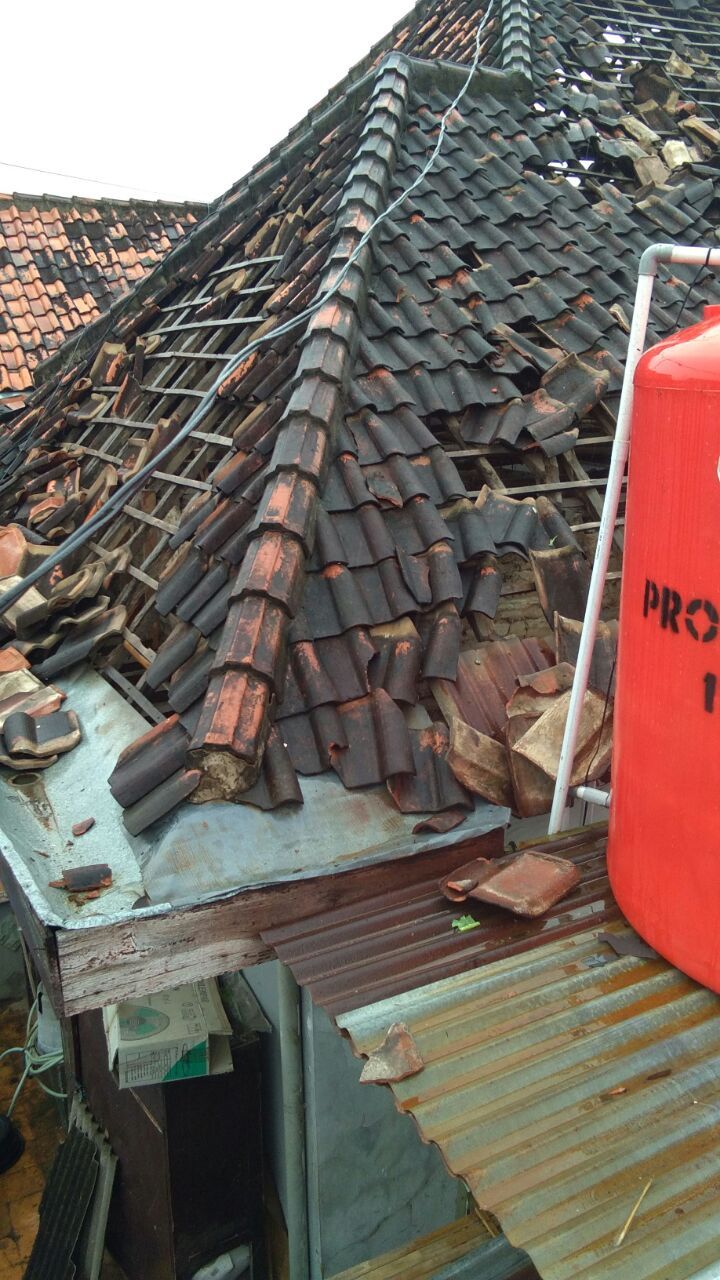 Rumah Warga Pandian Diterjang Angin