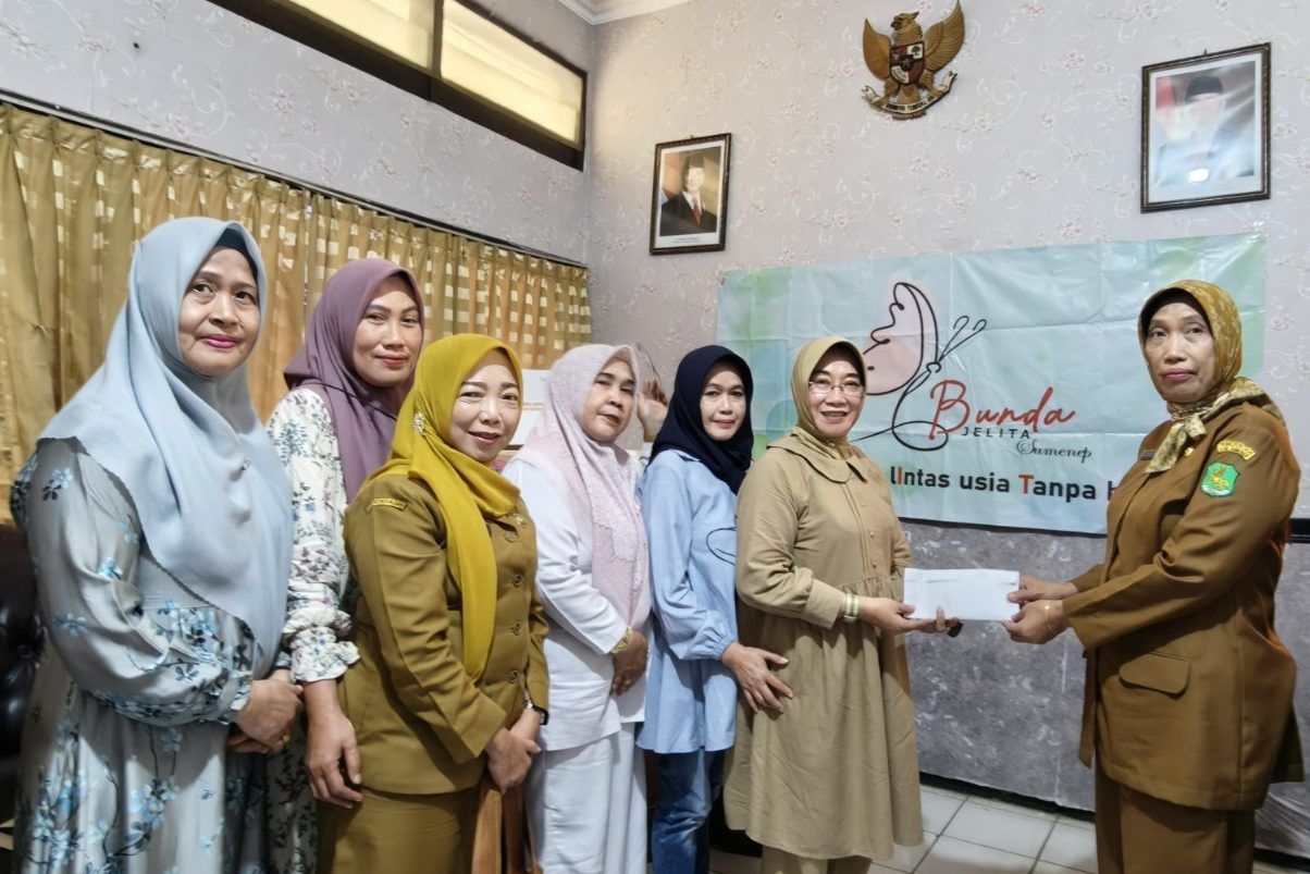 Misi Kemanusiaan Bunda Jelita Sumenep: Salurkan Bantuan Lewat PMI untuk Korban Bencana di Sumatera