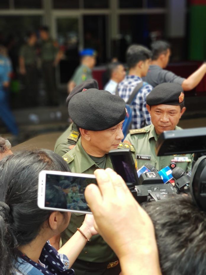 Kapuspen TNI: Prajurit TNI Yang Terjun ke Dunia Politik Harus Pensiun Dini Kapuspen TNI: Prajurit TNI Yang Terjun ke Dunia Politik Harus Pensiun Dini