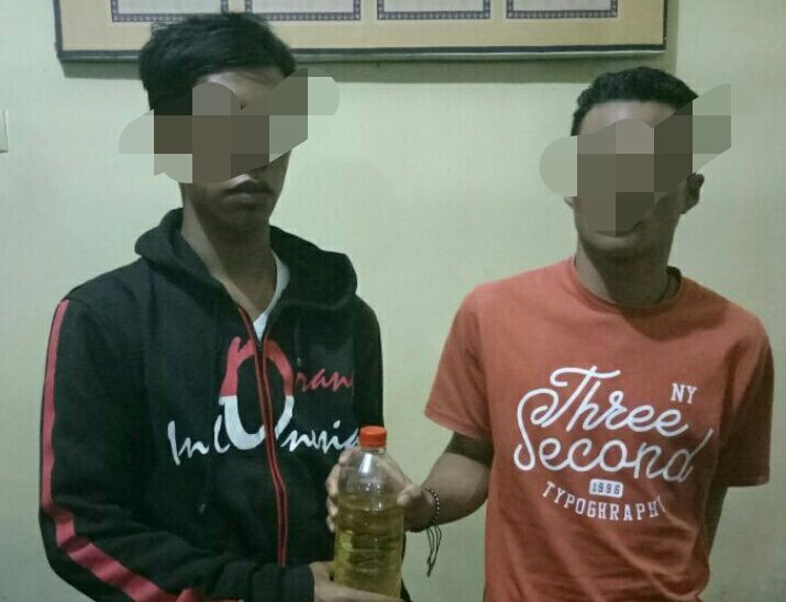 Dua Pemuda Diamankan Polres Sumenep Dua Pemuda Diamankan Polres Sumenep