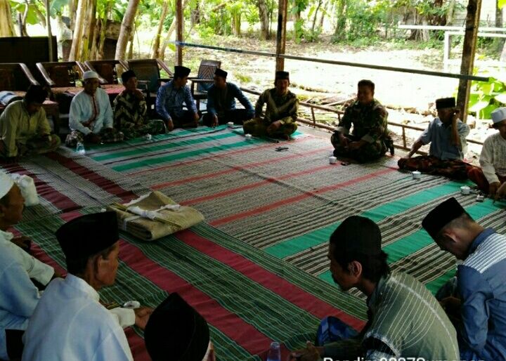 Wujud Kebersamaan dan Jalin Silaturahmi, Oleh Babinsa 0827/06 Saronggi