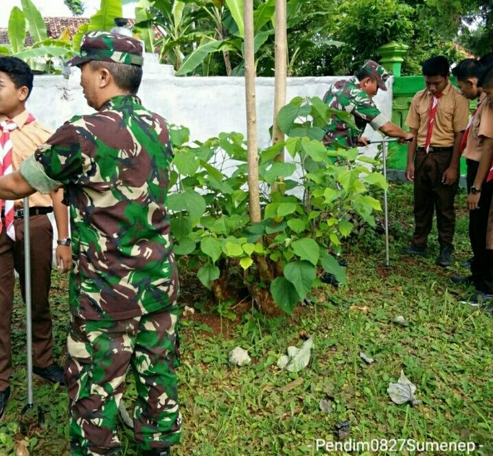 Babinsa Koramil Bluto Pelopori Pembuatan Biopori Bersih Lingkungan