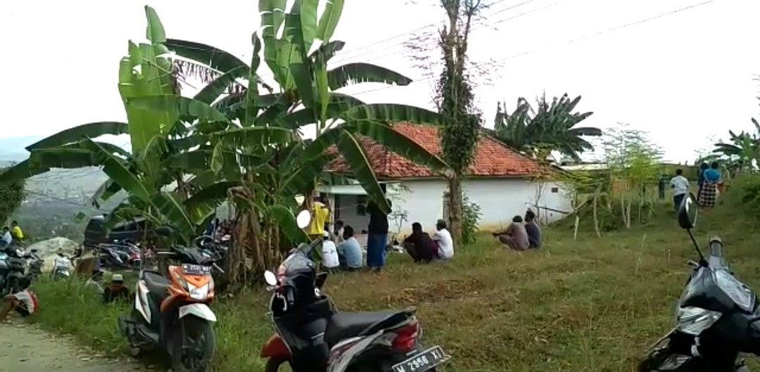 Heboh, Kuburan Warga Desa Lebeng Timur Dibongkar