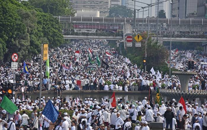 Penguasa Zalim Takut dengan People Power Penguasa Zalim Takut dengan People Power