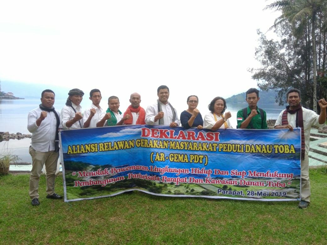 Aliansi Relawan Pencinta Danau Toba Adakan Deklarasi di Parapat Aliansi Relawan Pencinta Danau Toba Adakan Deklarasi di Parapat
