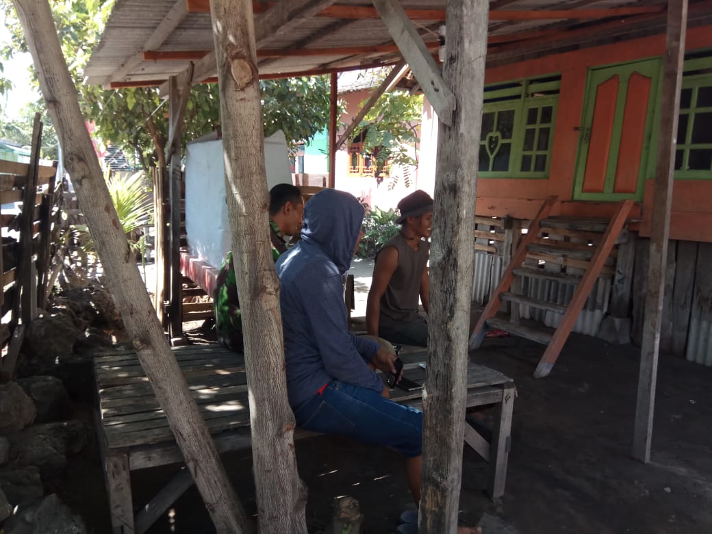 Babinsa Koramil 0827/19 Sapeken Melaksanakan Anjangsana Dengan Warga Binaan