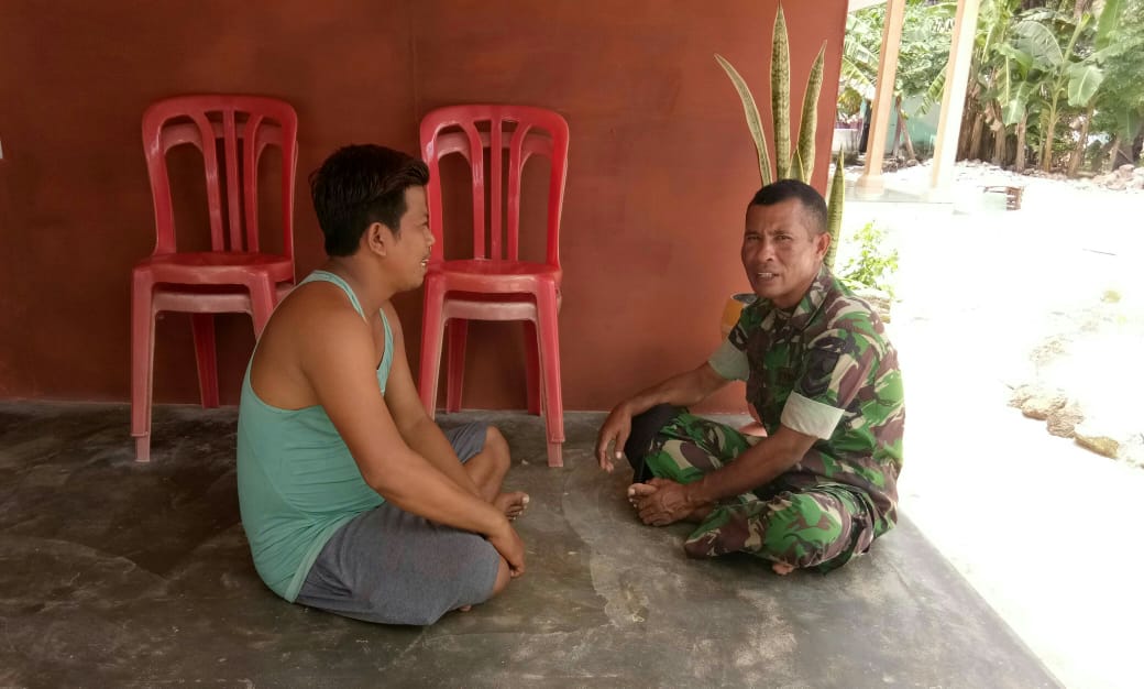 Babinsa Koramil  Masalembu Gelar Komsos Di Rumah Warga Binaan