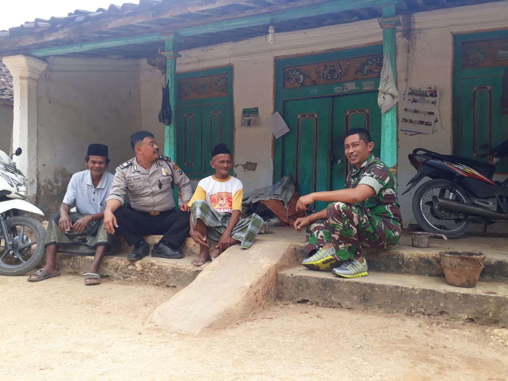 Bikin Haru, Babinsa Koramil Batu Putih Komsos Dengan Warga Binaan Bikin Haru, Babinsa Koramil Batu Putih Komsos Dengan Warga Binaan