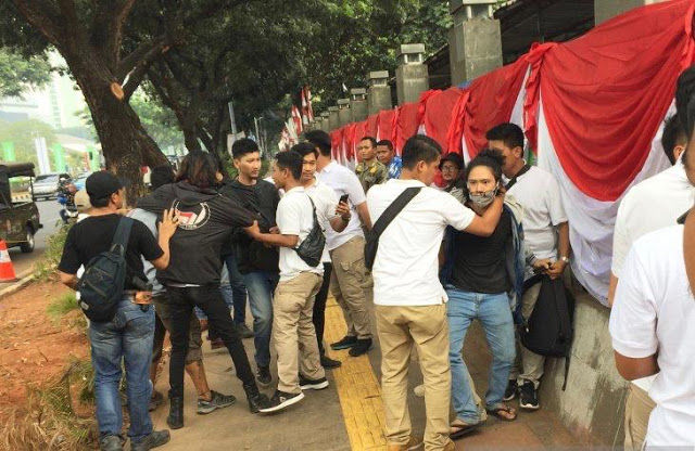 Buruh Dibungkam dan Wartawan Diintimidasi Saat Pidato Jokowi