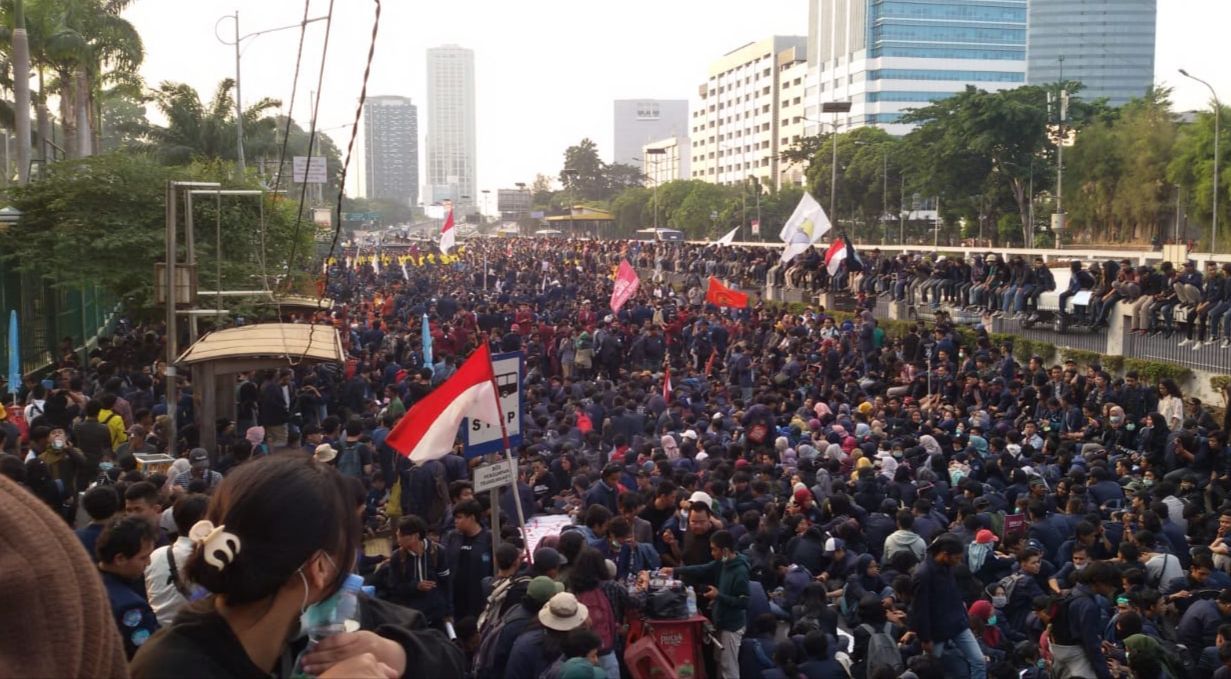 Ribuan Mahasiswa Kepung DPR RI dan Minta Pertanggungjawaban Jokowi