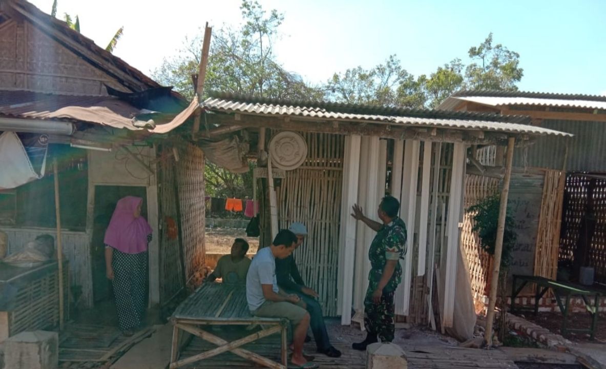 Koptu Yudi Hariyanto Babinsa Koramil 0827/16 Gapura Giat Komsos di Rumah Warga Binaan Koptu Yudi Hariyanto Babinsa Koramil 0827/16 Gapura Giat Komsos di Rumah Warga Binaan
