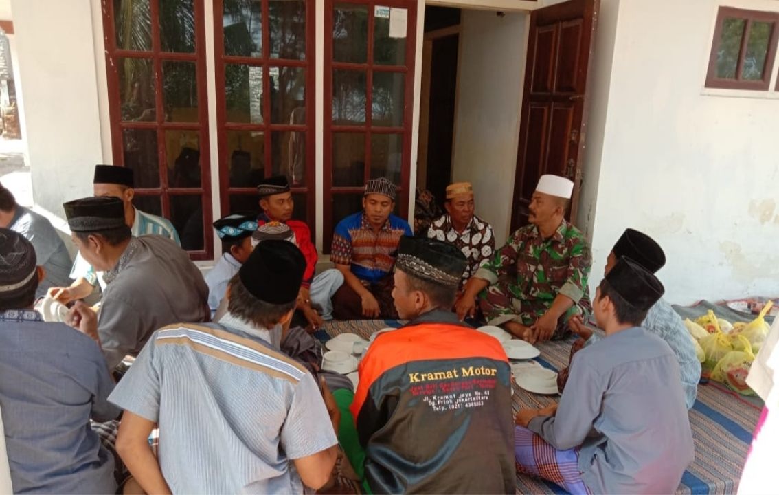 Babinsa Giligenting Hadiri Acara Selamatan di rumah Warga Binaan