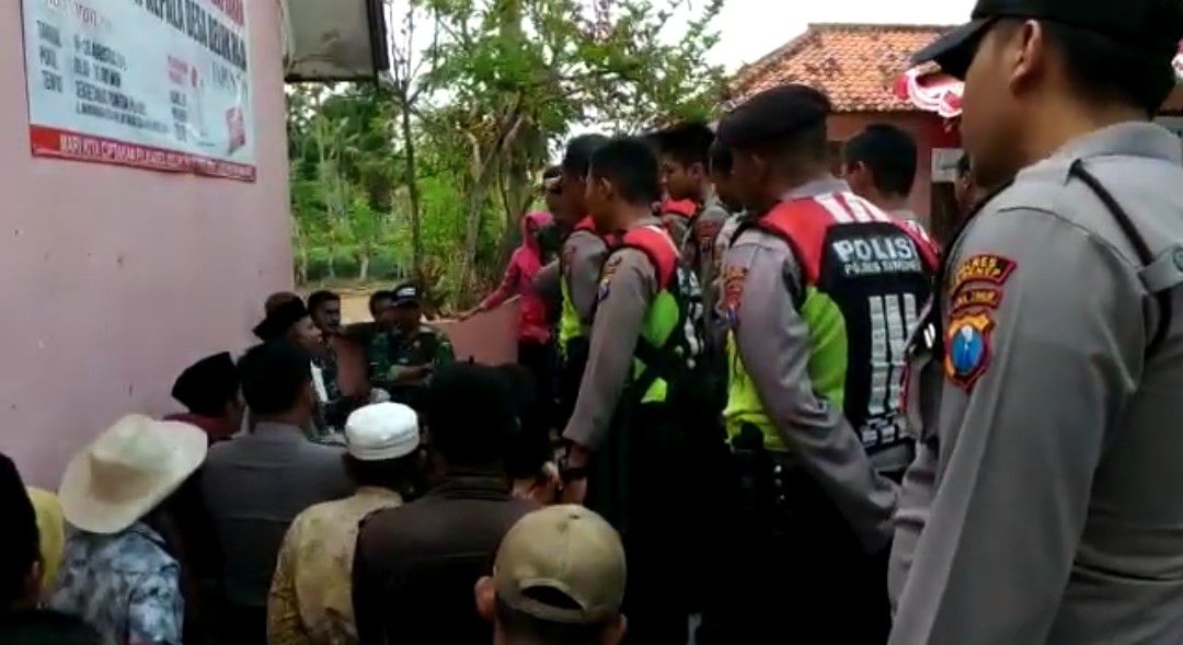 Ijazah  Cakades Mencurigakan, Panitia Pilkades Kecamatan Ambunten di Demo