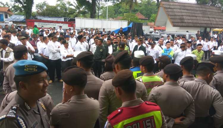 Kades-Kades di Karanganyar Sepakat Lawan Bupati