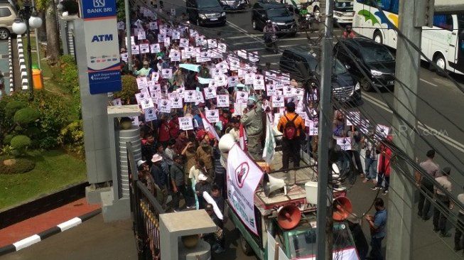 Kantor Sri Mulyani Didemo, Tolak Kenaikan Cukai Rokok Â