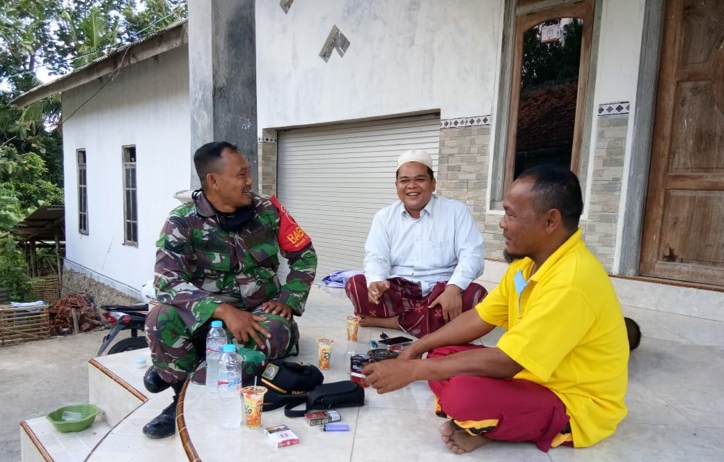 Babinsa Koramil Guluk-Guluk Anjangsana Kerumah Warga Binaan