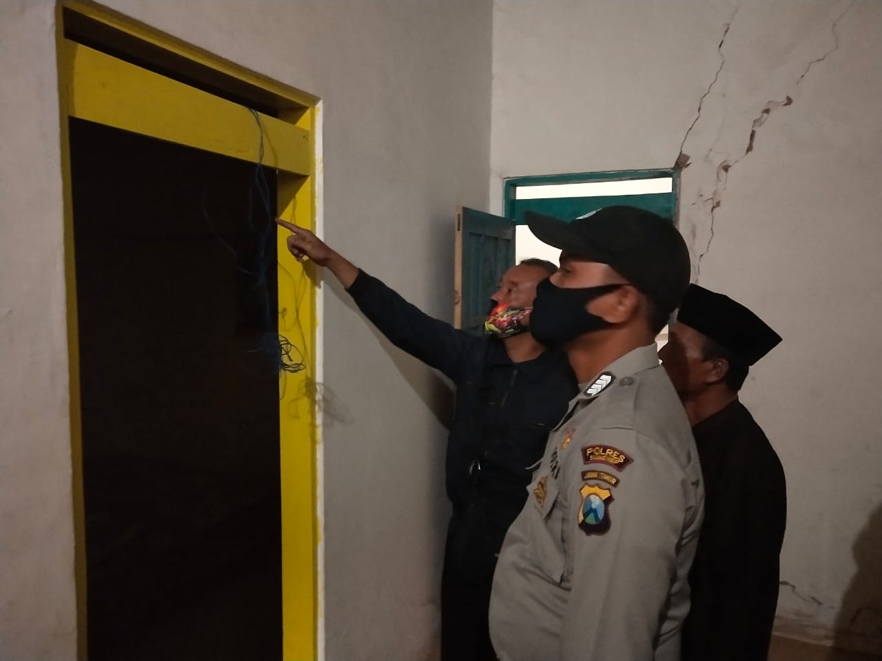 Diduga Depresi Perceraian Orang Tua,Pemuda Banjar Barat Sumenep Gantung Diri