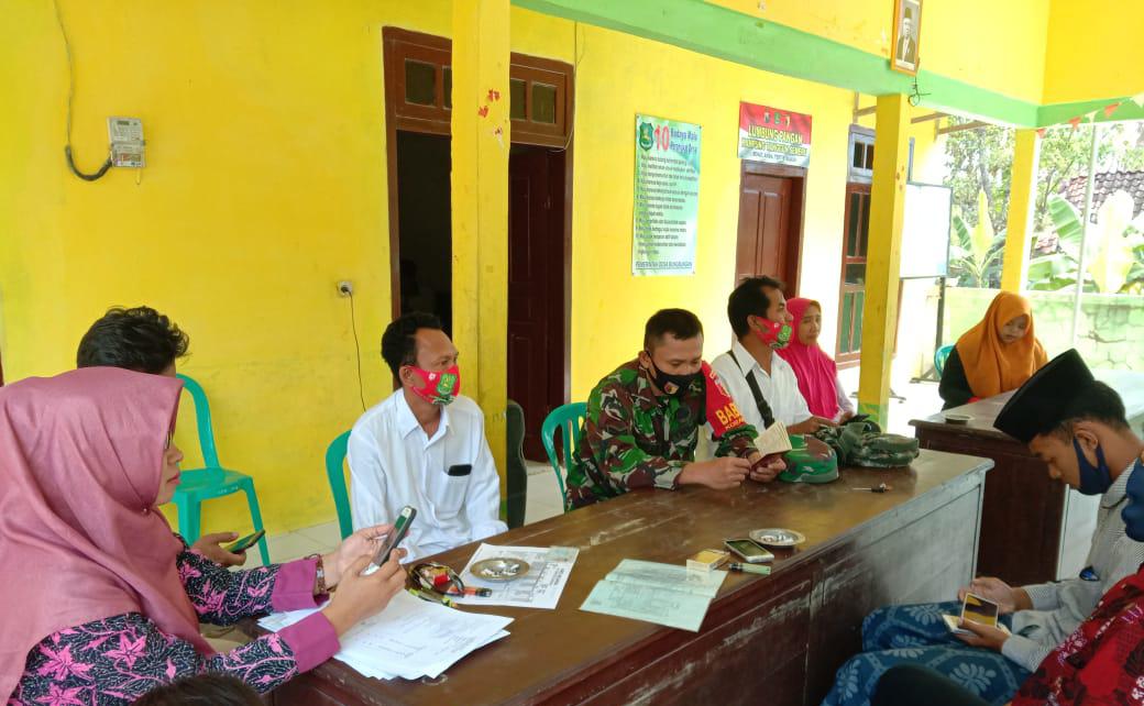 Babinsa Koramil Bluto Komsos dengan Warga Binaan di Desa Bungbungan