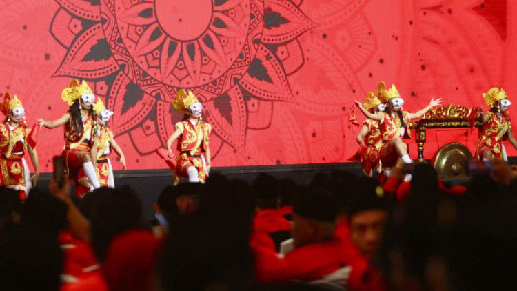 Pandalungan dalam Selarik Tari, Saat Topeng Kaliwungu Merajut Harmoni di Altar Politik Banteng