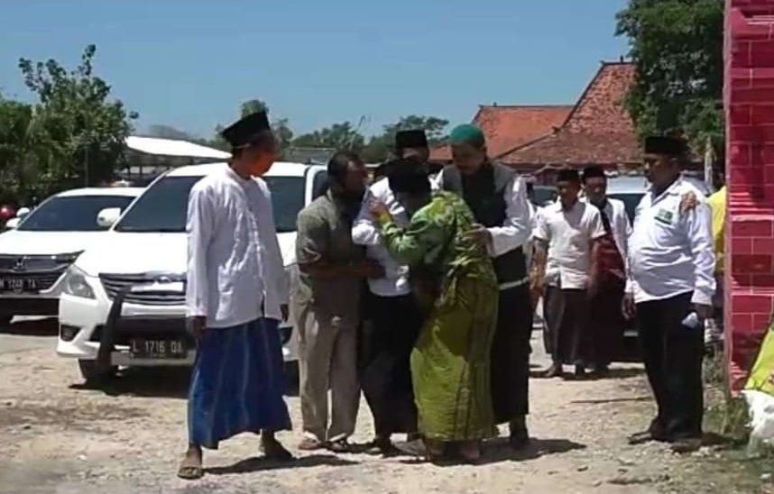 Proses Pendaftaran Gus Acing-Mas Kiai Belum Selesai, Ra Mamak Sudah Dijemput Loyalis Pulang ke Annuqayah