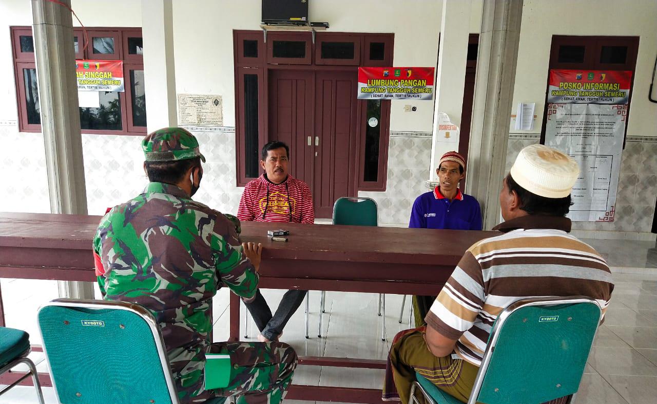 Babinsa Koramil 0827/04 Bluto Komsos Dengan Aparatur Desa Sera Barat