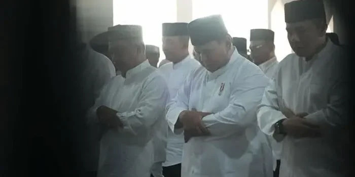 Presiden bersama warga Aceh Tamiang melaksanakan Shalat Idulfitri 2026 di Masjid Darussalam - Madura Exposeplex