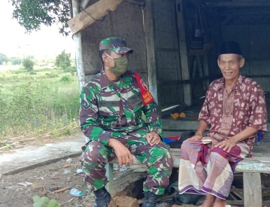 Babinsa Koramil 0827/03 Manding Anjangsana di rumah Bapak Nasruwi Babinsa Koramil 0827/03 Manding Anjangsana di rumah Bapak Nasruwi