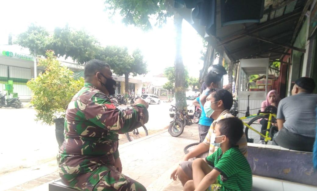 Babinsa Koramil 0827/01 Kota Komsos Ditengah Masyarakat Babinsa Koramil 0827/01 Kota Komsos Ditengah Masyarakat