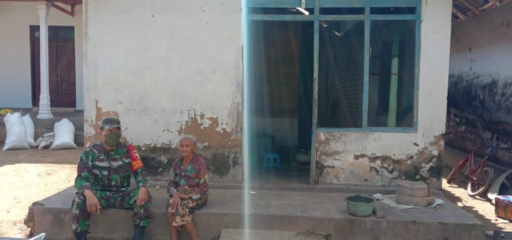 Protokol Kesehatan Covid-19: Babinsa Koramil 0827/03 Manding Komsos Dengan Warga Binaan