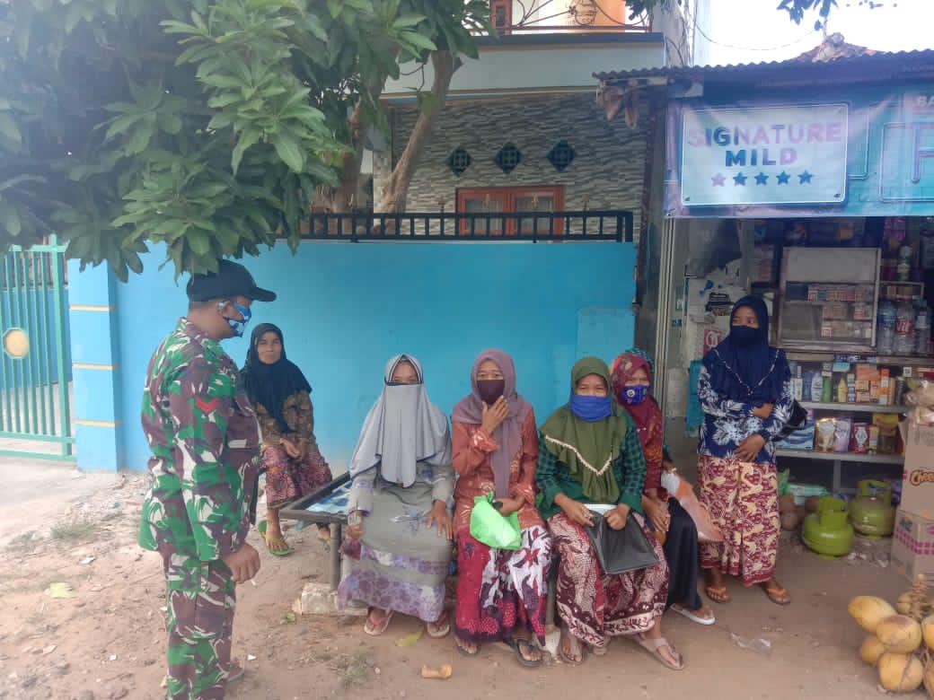 Babinsa Koramil 0827/11 Pasosongan Koptu Rofik Giat Penegakan Protokol Kesehatan Babinsa Koramil 0827/11 Pasosongan Koptu Rofik Giat Penegakan Protokol Kesehatan