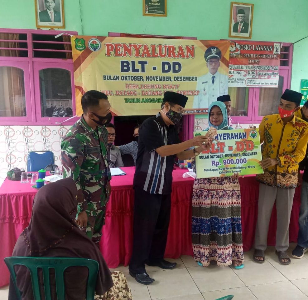 Babinsa Koramil 0827/14 Batang- Batang Komsos Pendampingan Distribusi BLT-DD Babinsa Koramil 0827/14 Batang- Batang Komsos Pendampingan Distribusi BLT-DD