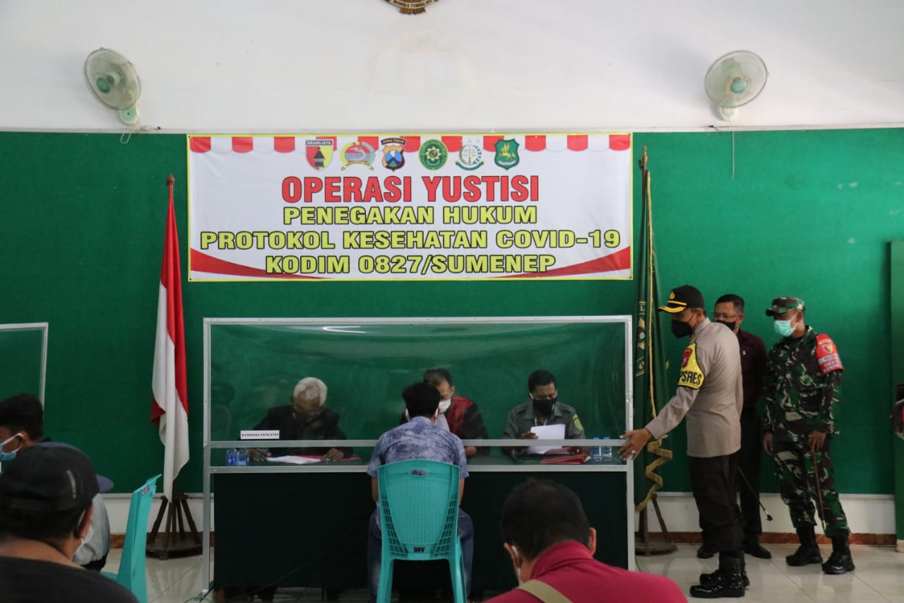 Personel Gabungan TNI Kodim 0827/Sumenep,Polri,BPBD,PN dan Satpol PP Gelar Operasi Yustisi Personel Gabungan TNI Kodim 0827/Sumenep,Polri,BPBD,PN dan Satpol PP Gelar Operasi Yustisi