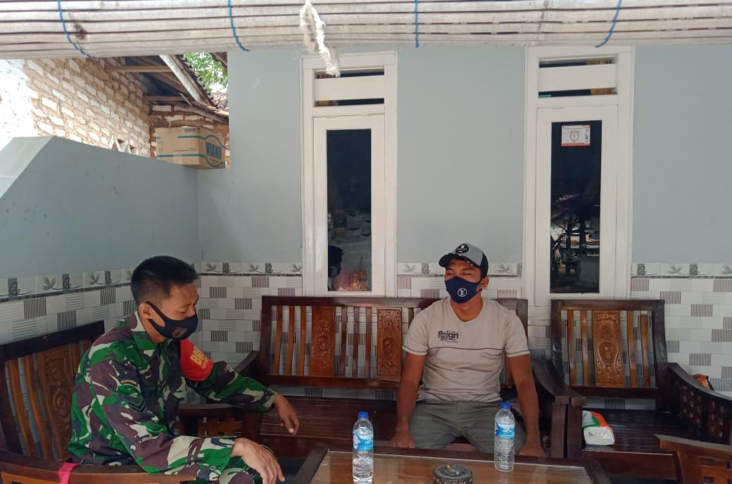 Babinsa Koramil 0827/16 Gapura Komsos Bersama Warga Binaan di Desa Mandala Babinsa Koramil 0827/16 Gapura Komsos Bersama Warga Binaan di Desa Mandala