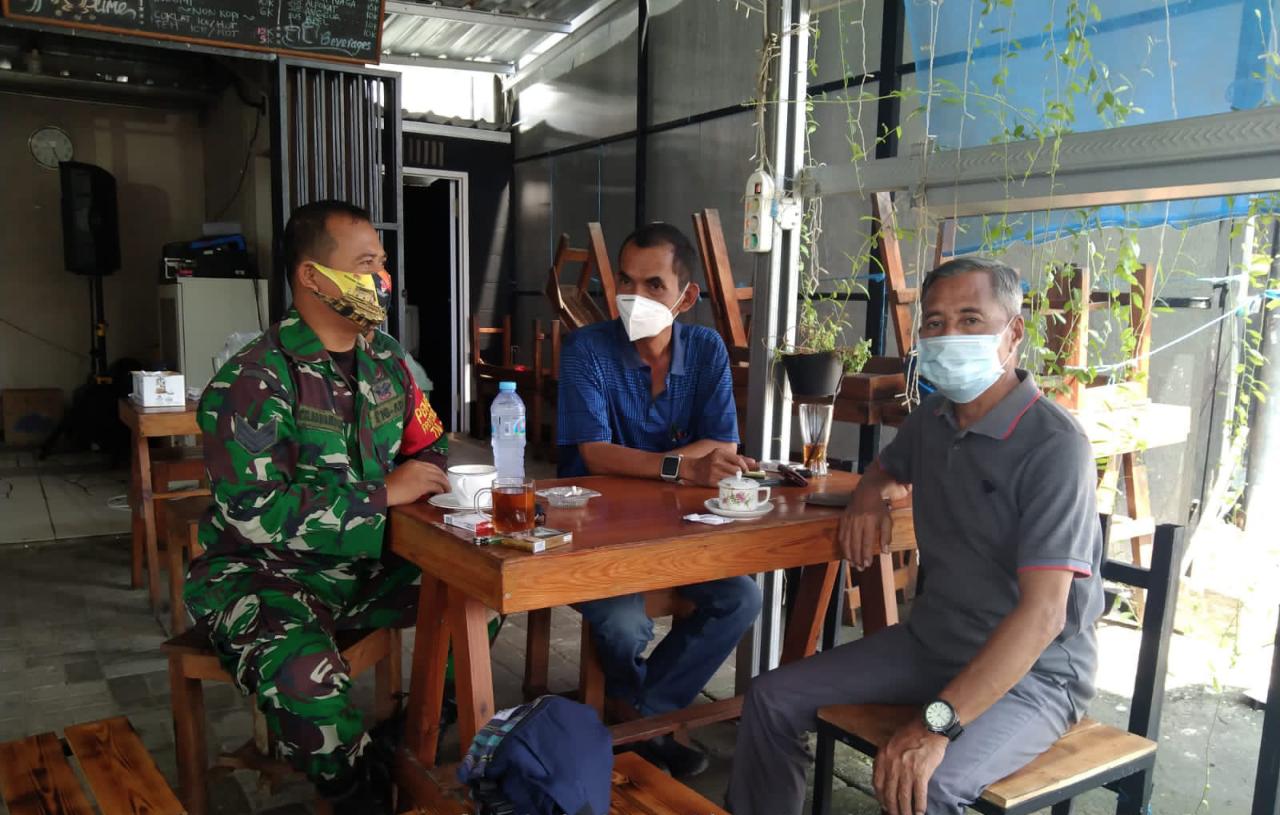Babinsa Koramil 0827/01 Kota Sosialisasi Pencegahan Covid-19 Diwilayah Desa Binaan