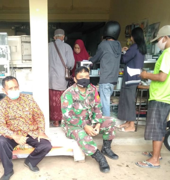 Babinsa Koramil 0827/Sumenep 01 Kota Komsos Di Puskesmas Pandian Babinsa Koramil 0827/Sumenep 01 Kota Komsos Di Puskesmas Pandian