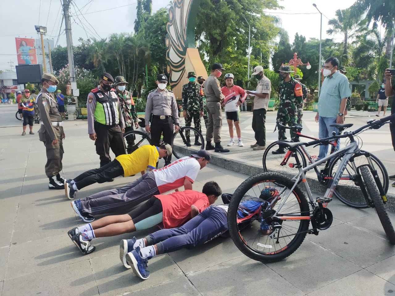 Anggota Kodim 0827/Sumenep Apel Gabungan  Razia Operasi Yustisi