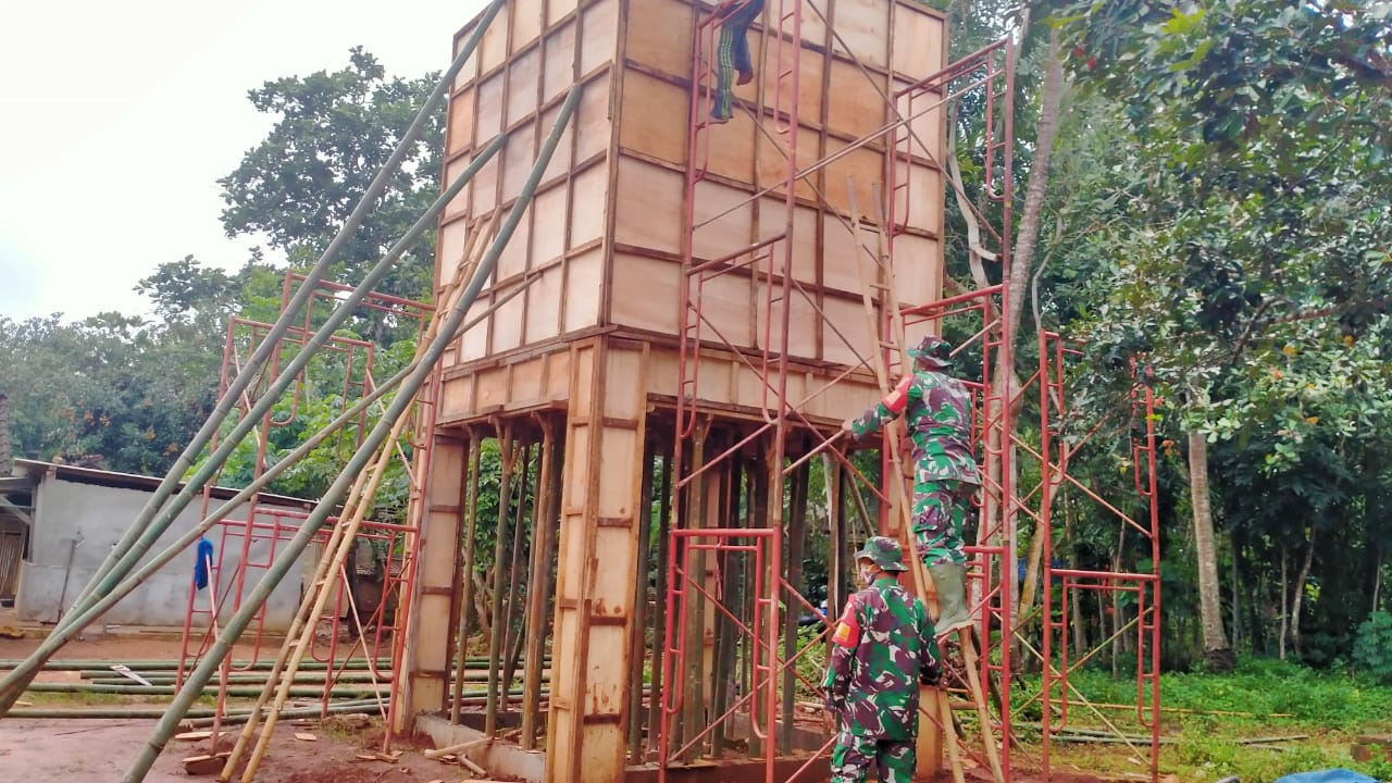 Satgas Pra-TMMD dari anggota Kodim 0827/Sumenep Giat Pembuatan Tandon